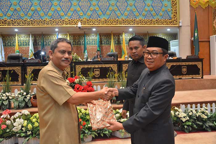 Sampaikan Sejumlah Rekomendasi, DPRD Setujui LKPj Gubernur Riau Tahun 2017